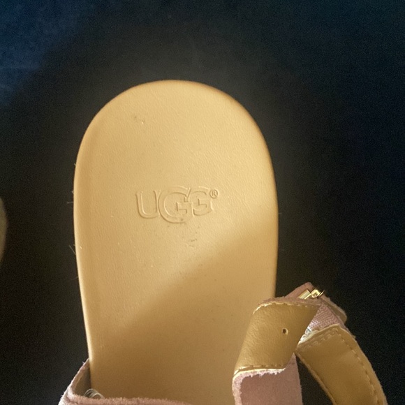 UGG wedge sandal. Beautiful mauve pink/subtle lavender . Excellent condition - Picture 6 of 8